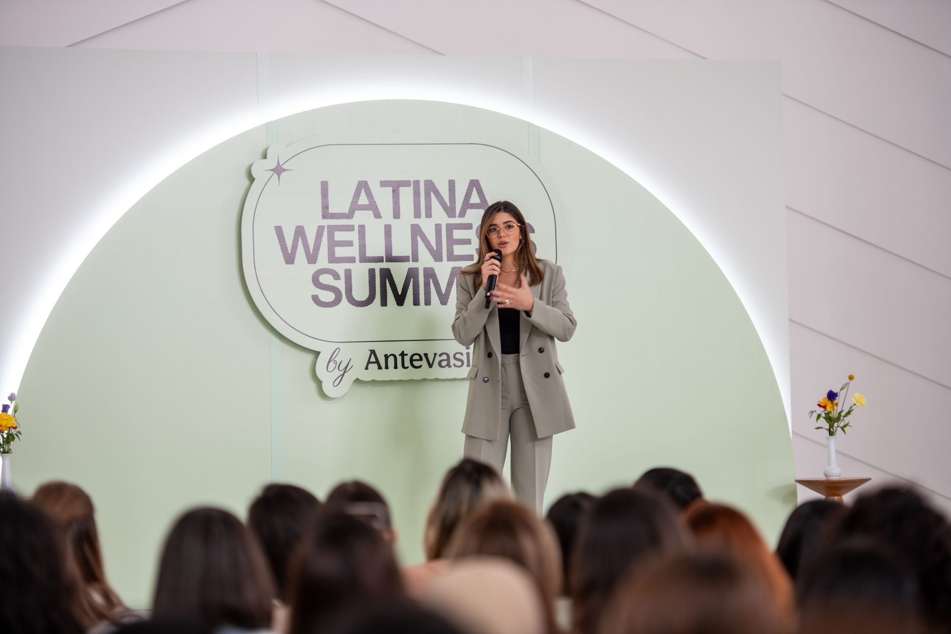 Steph De Gregorio en una conferencia