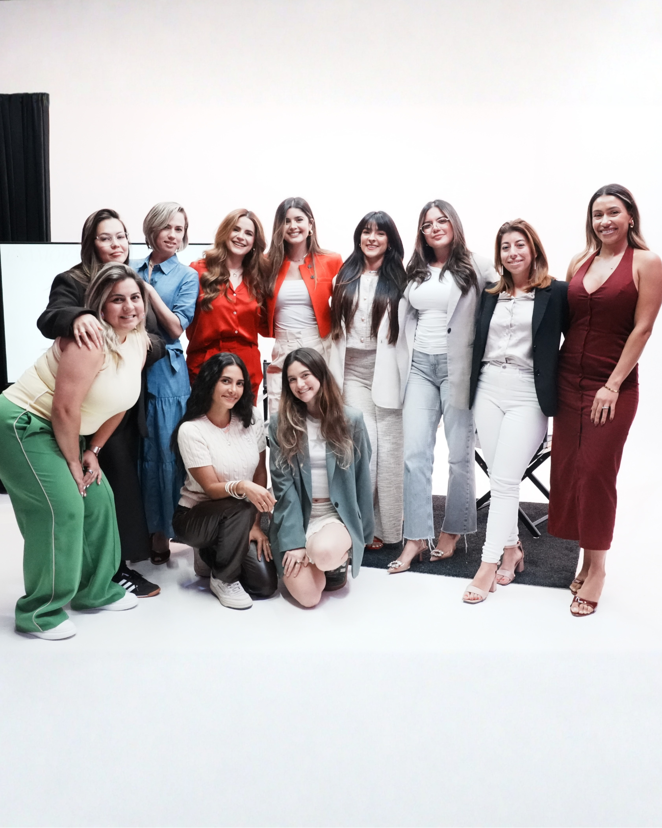 Steph junto a su equipo